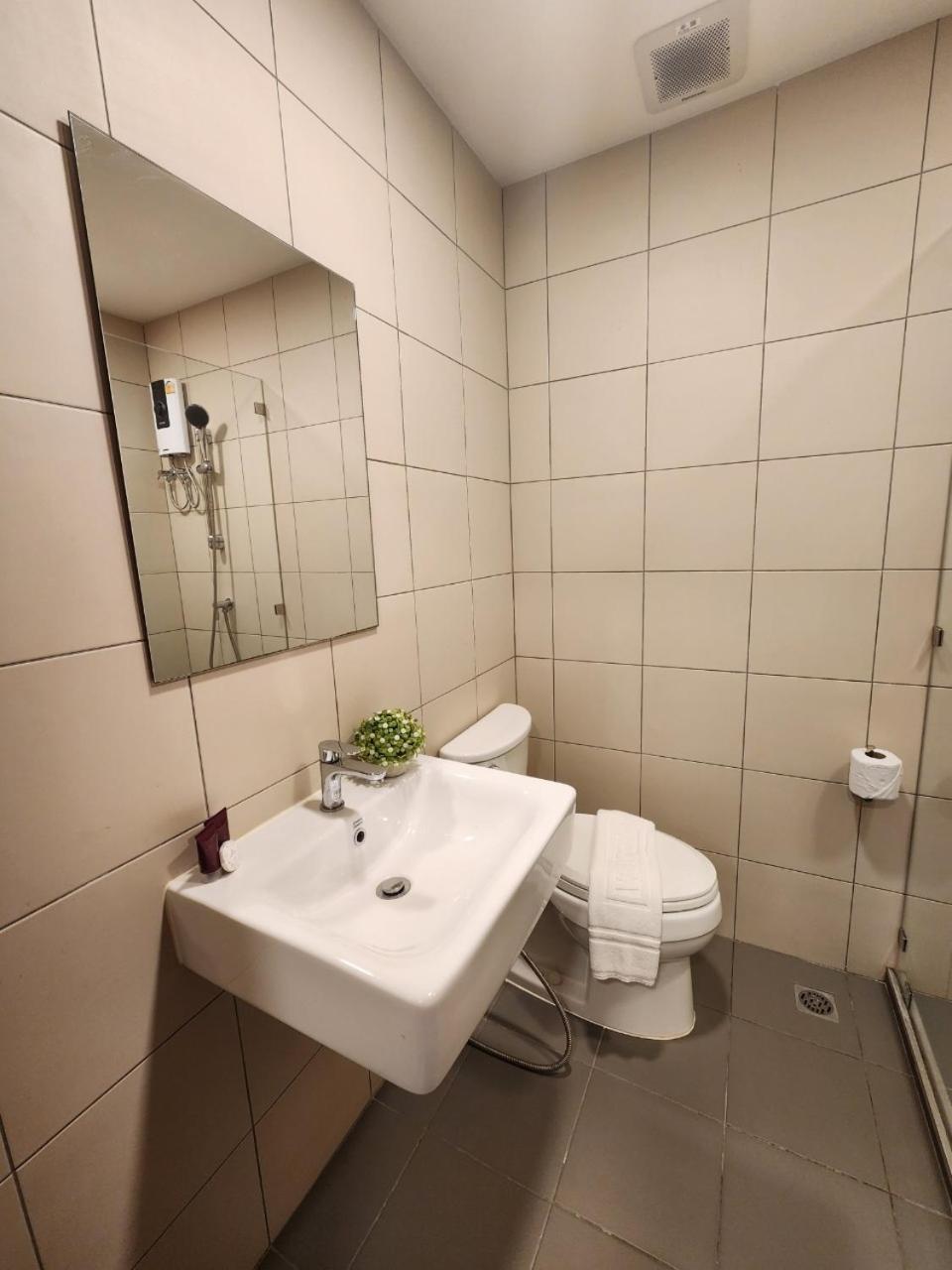 Апартаменты United Tower Thonglor By Aspira Бангкок Экстерьер фото