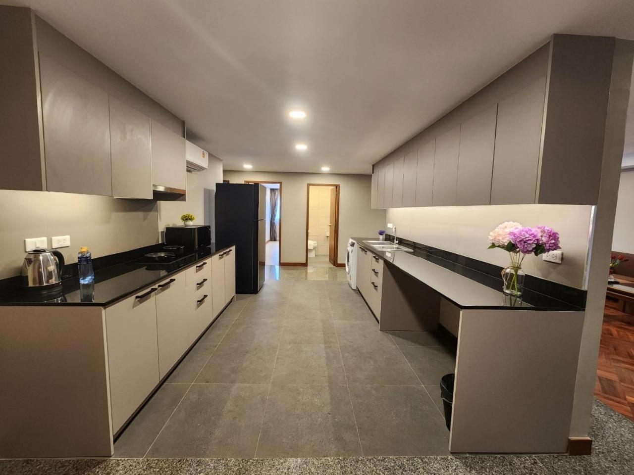 Апартаменты United Tower Thonglor By Aspira Бангкок Экстерьер фото